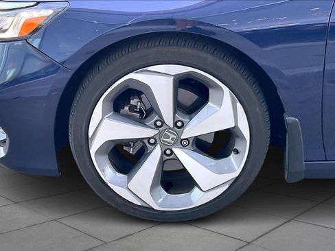 Used 2020 Honda Accord Touring image 9