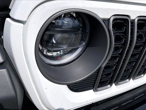 Used 2025 Jeep Wrangler Unlimited Rubicon AWD/4WD image 27