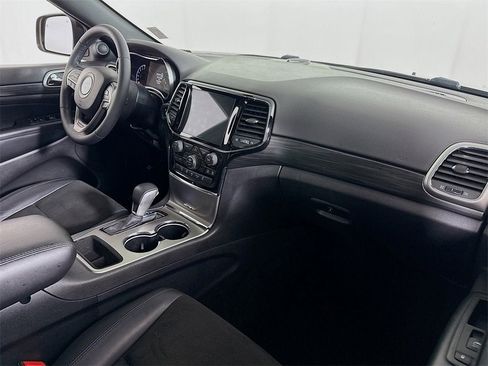 Used 2019 Jeep Grand Cherokee Altitude image 21