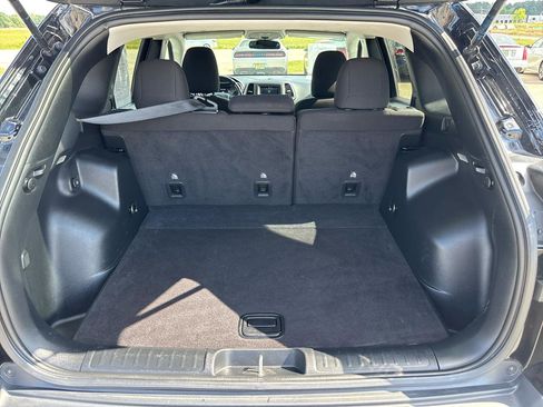 Used 2020 Jeep Cherokee Latitude w/ Cold Weather Group image 21