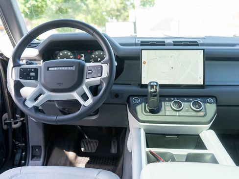 Used 2025 Land Rover Defender 110 X-Dynamic SE AWD/4WD image 15