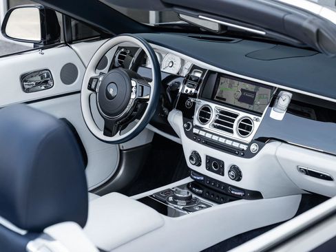 Used 2018 Rolls-Royce Dawn image 13