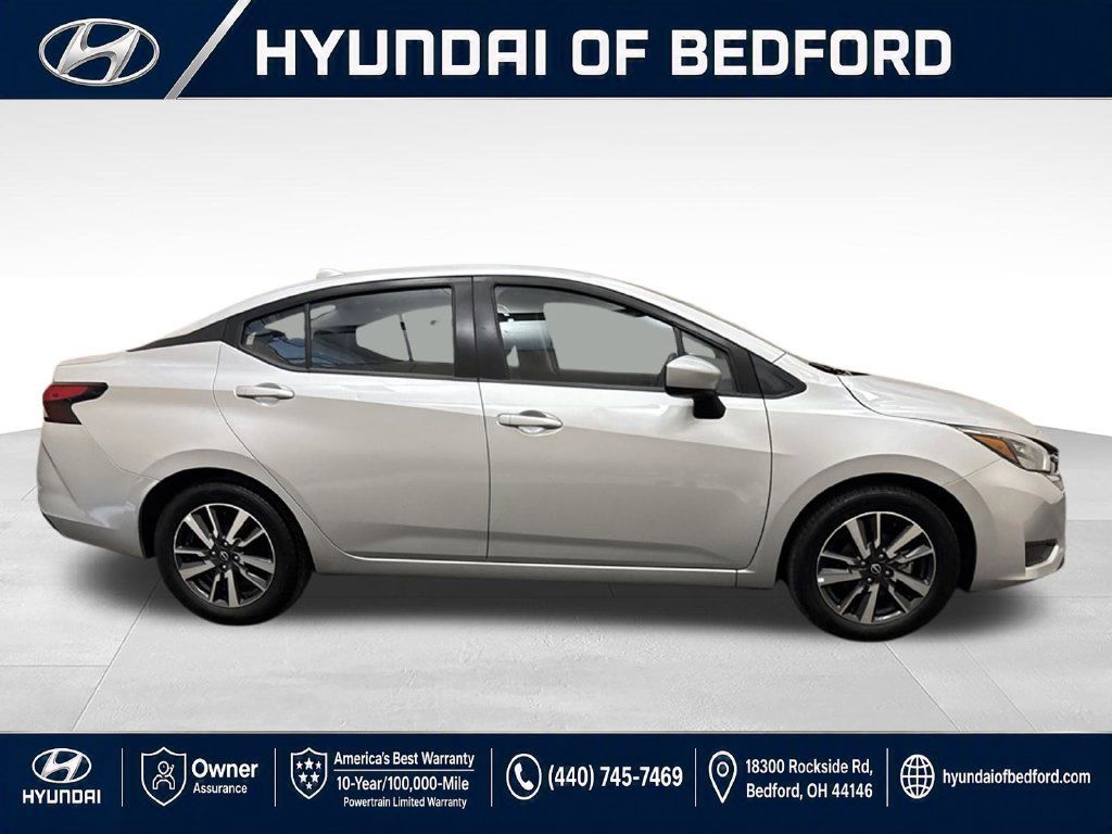 Used 2025 Nissan Versa SV FWD image 4