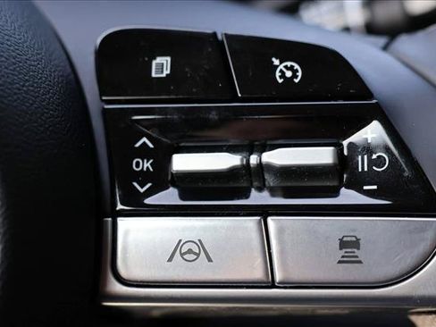 Used 2023 Hyundai Elantra Limited FWD image 16