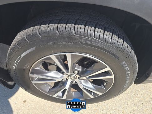 Used 2018 Toyota Highlander LE image 34
