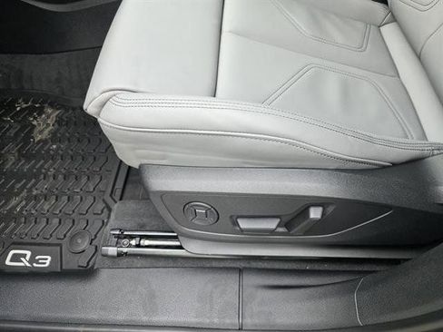 New 2025 Audi Q3 2.0T Premium image 26