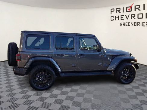 Used 2025 Jeep Wrangler Sahara image 9