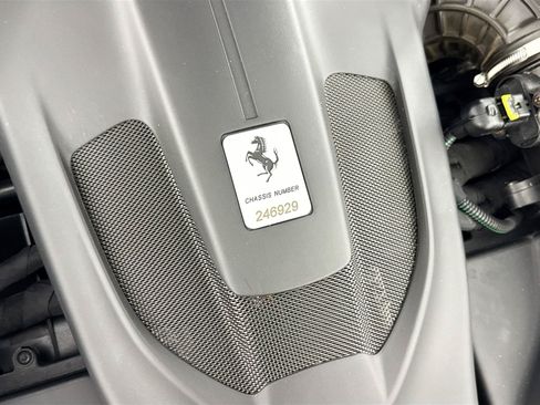 Used 2019 Ferrari Portofino RWD image 32
