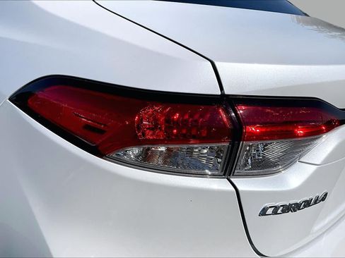 Certified 2025 Toyota Corolla LE FWD image 28