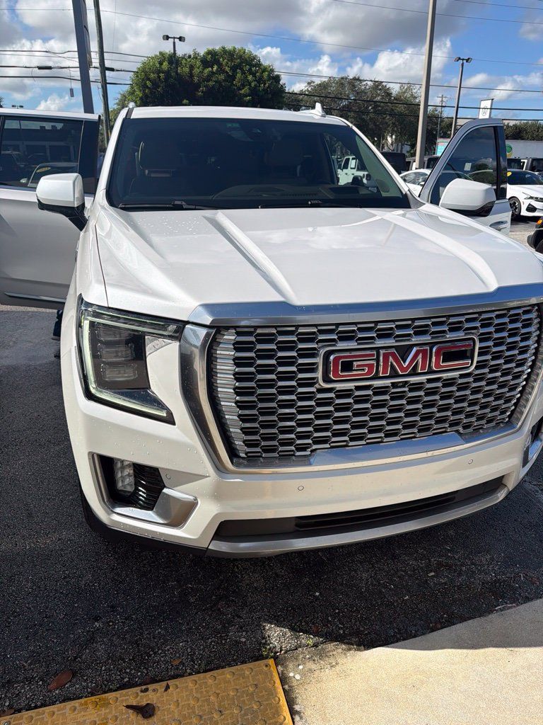 Used 2021 GMC Yukon Denali w/ Denali Premium Package RWD image 2