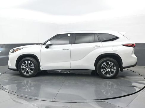 Used 2026 Toyota Highlander XLE image 24