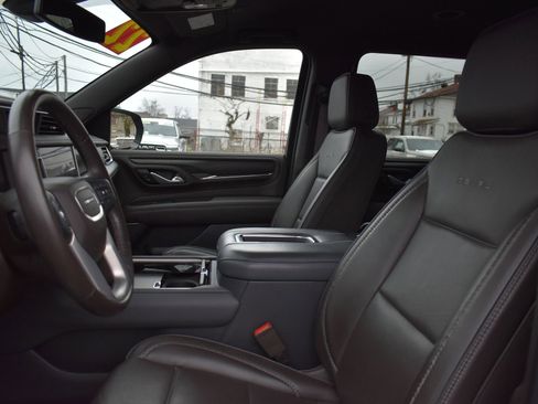 Used 2022 GMC Yukon XL Denali image 16