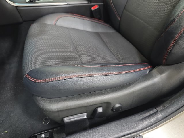 Used 2016 Toyota Camry SE w/ Moonroof Package FWD image 29