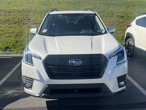 Used 2022 Subaru Forester Premium AWD/4WD image 2