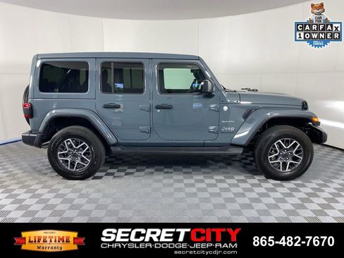 Used 2024 Jeep Wrangler Unlimited Sahara w/ Safety Group AWD/4WD image 8