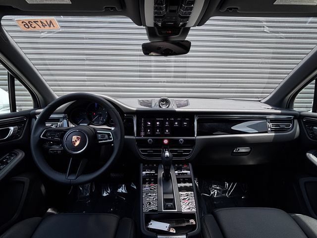 Certified 2026 Porsche Macan AWD/4WD image 13
