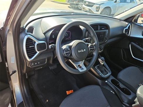 Used 2024 Kia Soul LX w/ LX Technology Package image 10