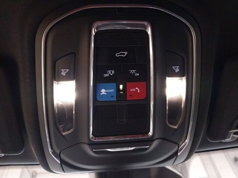 Used 2024 Jeep Grand Cherokee Altitude image 17