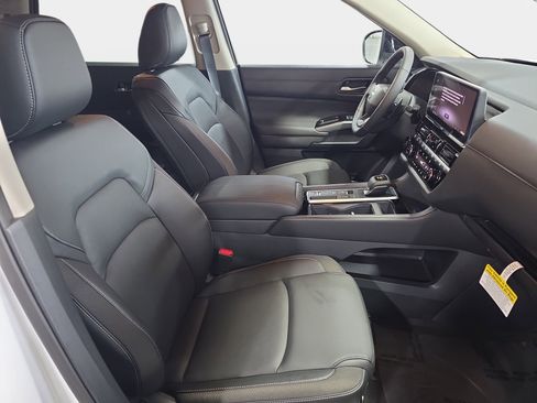 New 2026 Nissan Pathfinder SL FWD image 10