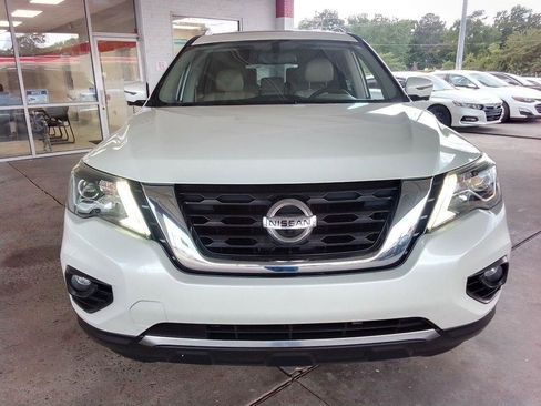 Used 2019 Nissan Pathfinder SL w/ SL Premium Package FWD image 3