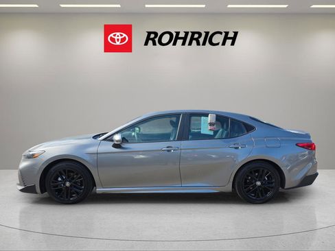 Used 2025 Toyota Camry SE image 8