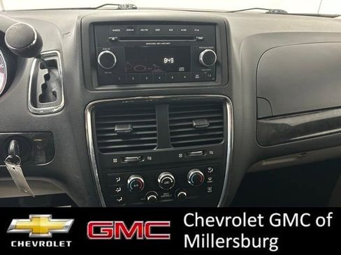 Used 2017 Dodge Grand Caravan SE image 19