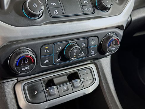 Used 2023 GMC Acadia SLT image 23