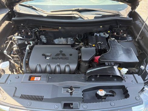 Used 2016 Mitsubishi Outlander SE FWD image 34