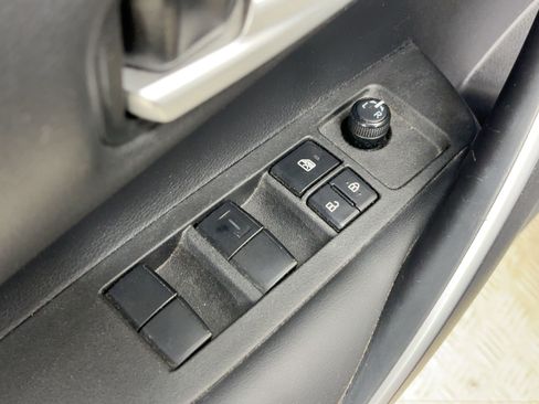 Used 2022 Toyota Corolla SE image 12
