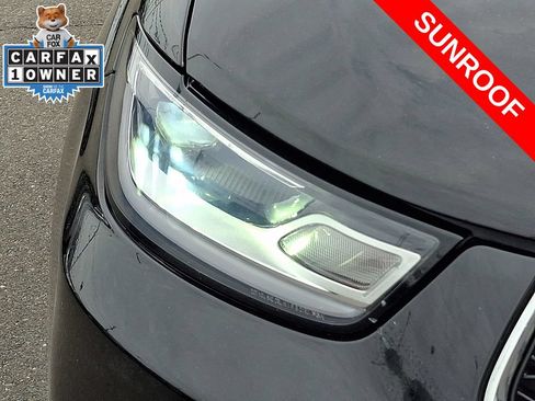 Used 2024 Chrysler Pacifica Limited FWD image 9