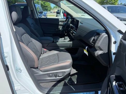 New 2026 Nissan Pathfinder Platinum AWD/4WD image 24