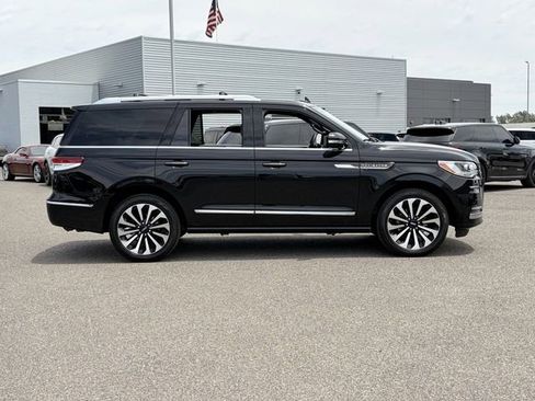 Used 2023 Lincoln Navigator Reserve AWD/4WD image 5