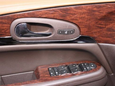 Used 2016 Buick Enclave Premium image 18