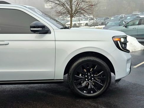 Used 2025 Ford Expedition Max Platinum w/ Stealth Appearance Package image 6