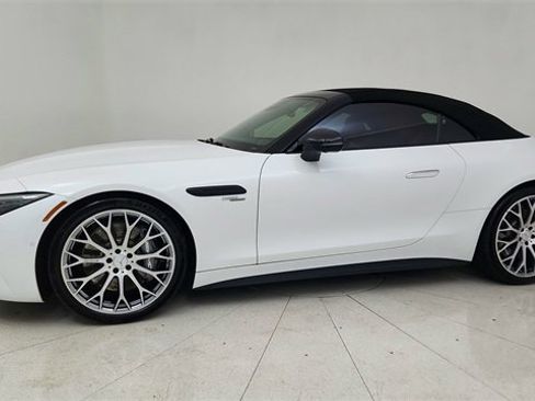 Used 2025 Mercedes-Benz SL 43 AMG w/ Driver Assistance Package image 3