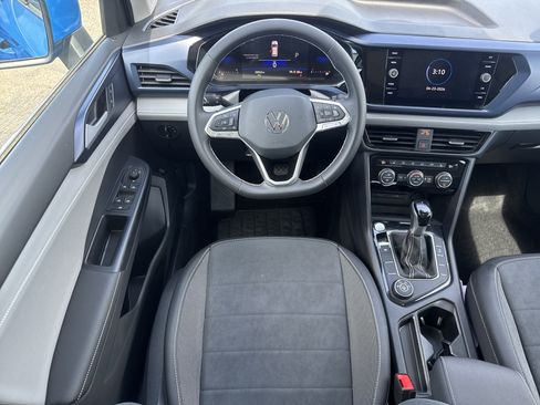 Certified 2024 Volkswagen Taos SE w/ Panoramic Sunroof Package AWD/4WD image 7