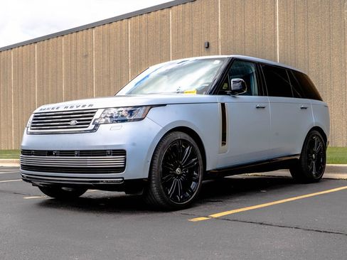 Used 2024 Land Rover Range Rover SV AWD/4WD image 4