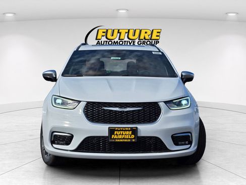 New 2026 Chrysler Pacifica Pinnacle image 2