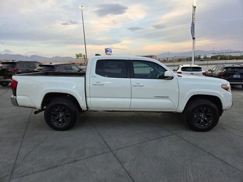 Used 2022 Toyota Tacoma SR5 RWD image 5
