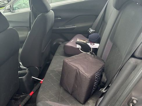 Used 2020 Nissan Kicks SV image 8