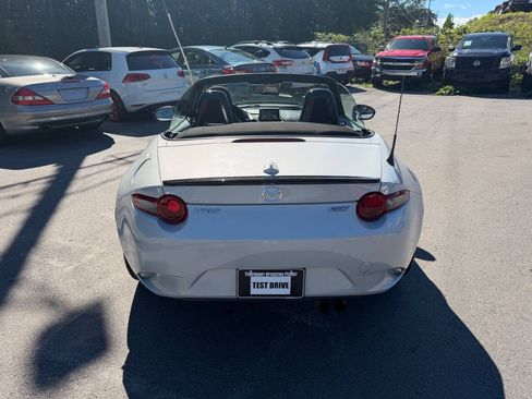 Used 2016 MAZDA MX-5 Miata Club RWD image 6