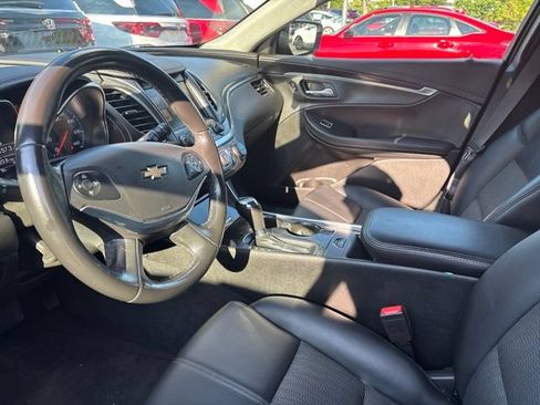 Used 2017 Chevrolet Impala LT FWD image 10