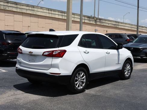 Used 2019 Chevrolet Equinox LS FWD image 4