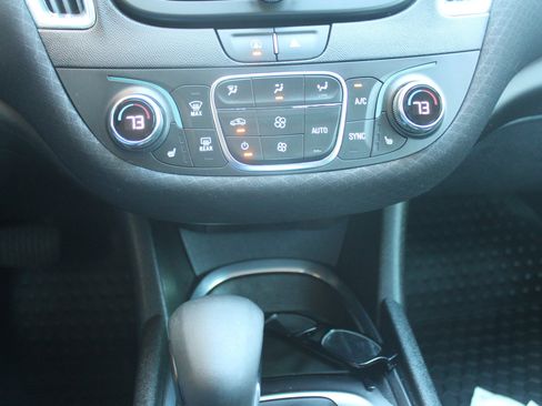 Used 2021 Chevrolet Malibu LT image 11