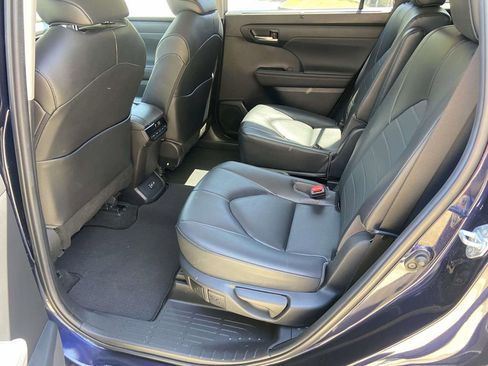 Used 2023 Toyota Highlander XLE FWD image 16