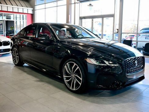 Used 2024 Jaguar XF R-Dynamic SE image 4