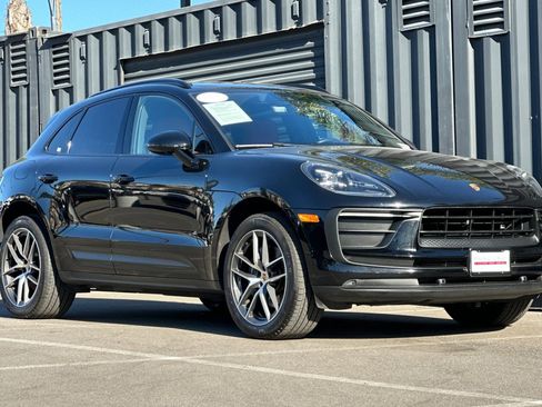 Used 2022 Porsche Macan image 10