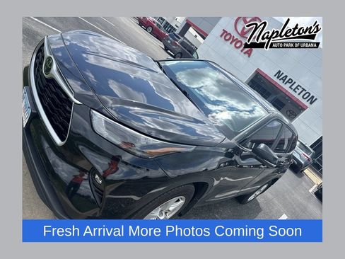 Used 2023 Toyota Highlander LE AWD/4WD image 1