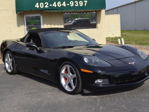 Used 2006 Chevrolet Corvette Convertible w/ Preferred Equipment Group RWD image 36
