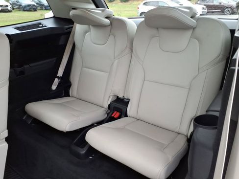 Used 2022 Volvo XC90 T8 Inscription w/ Advanced Package AWD/4WD image 9